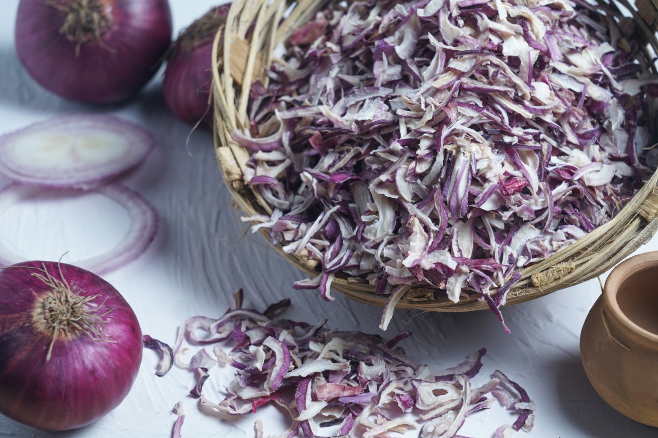 dehydrated red onion